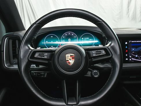 Used 2024 Porsche Cayenne AWD/4WD image 31