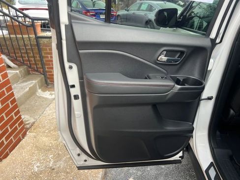 Used 2025 Honda Ridgeline Black Edition image 24