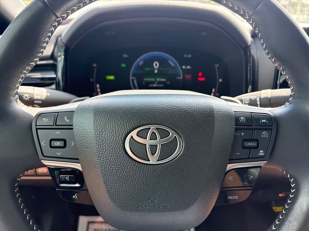 Used 2025 Toyota Camry SE w/ Multimedia Upgrade Package FWD image 17