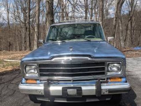 Used 1991 Jeep Grand Wagoneer image 2