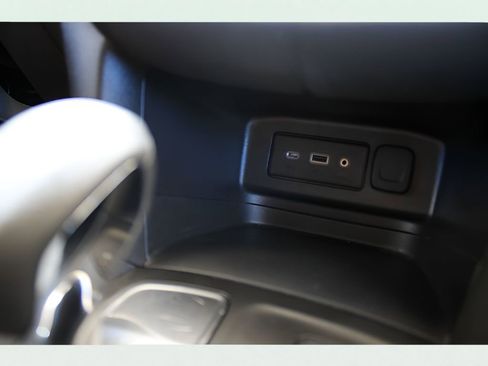 Used 2023 Chevrolet Equinox LS image 25