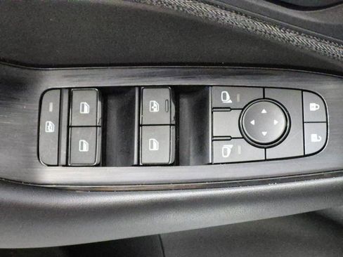 Used 2023 Nissan Rogue S image 14