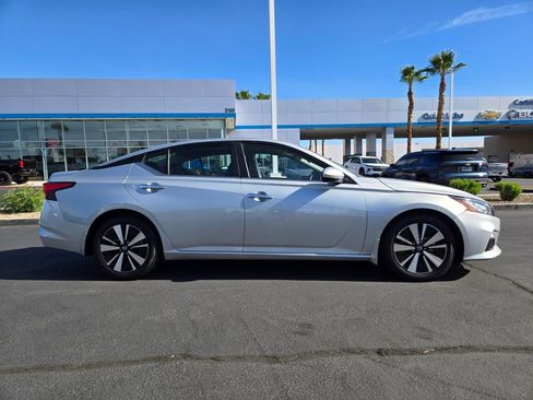 Used 2022 Nissan Altima 2.5 SV FWD image 7