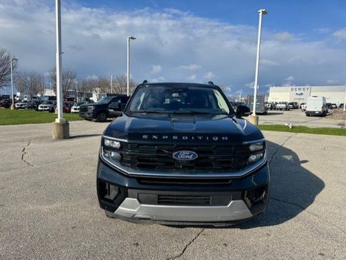 Certified 2025 Ford Expedition Platinum w/ Driver's Package AWD/4WD image 2