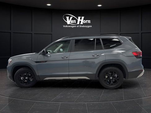 Used 2025 Volkswagen Atlas Peak Edition SE AWD/4WD image 3