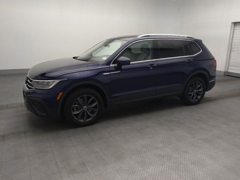 Used 2022 Volkswagen Tiguan SE AWD/4WD image 2