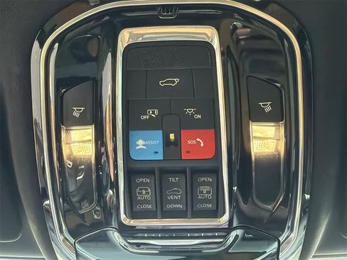 Used 2023 Jeep Grand Cherokee Summit w/ Luxury Tech Group V image 33