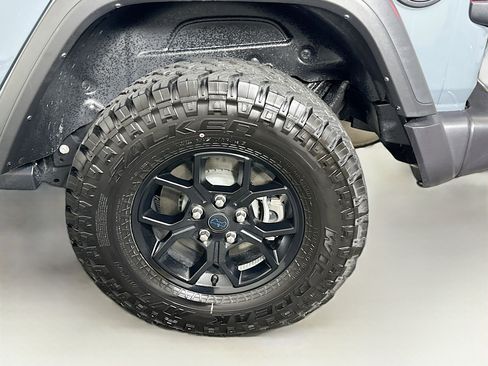 Used 2025 Jeep Wrangler Willys image 11
