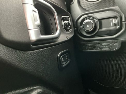 Used 2024 Jeep Wrangler Unlimited Rubicon image 24