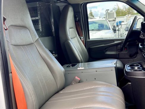 Used 2013 Chevrolet Express 2500 RWD image 15