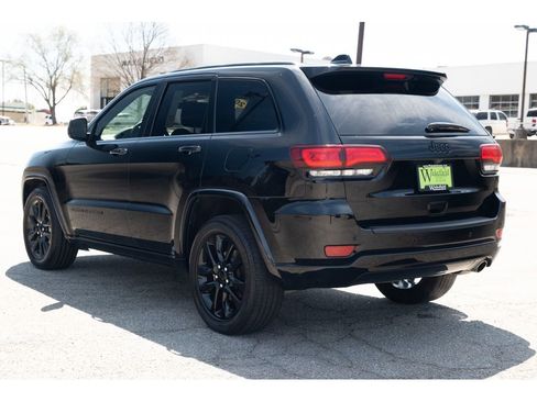 Used 2021 Jeep Grand Cherokee Laredo X image 5