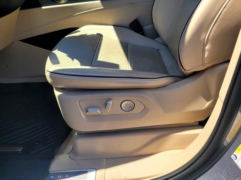 Certified 2022 Cadillac Escalade Premium Luxury w/ Performance Package AWD/4WD image 18
