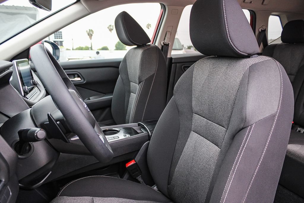 Used 2024 Nissan Rogue SV FWD image 18