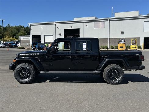 New 2025 Jeep Gladiator Sport image 10