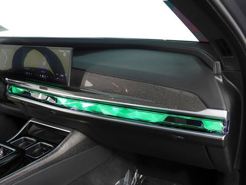 Used 2023 BMW 740i w/ Parking Assistance Package image 14