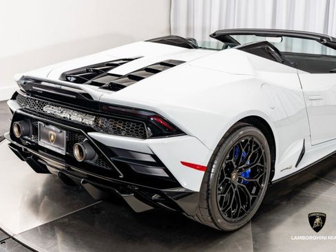 Used 2022 Lamborghini Huracan EVO image 25