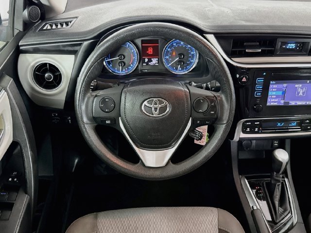 Used 2018 Toyota Corolla LE FWD image 14