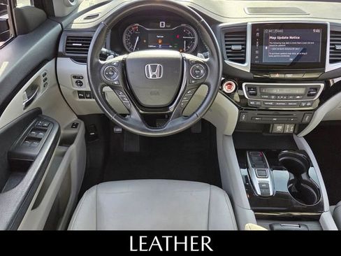 Used 2017 Honda Pilot Touring image 9