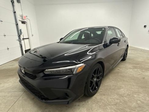 Used 2023 Honda Civic Sport image 2