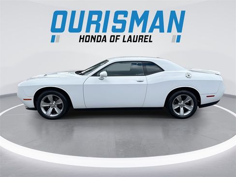 Used 2019 Dodge Challenger SXT image 5