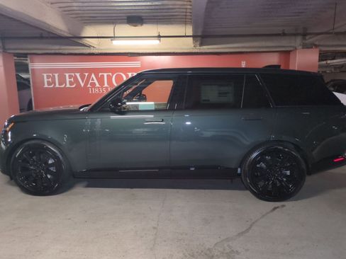 New 2026 Land Rover Range Rover Long Wheelbase SE AWD/4WD image 2