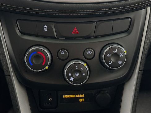 Used 2018 Chevrolet Trax LT w/ LT Convenience Package image 16