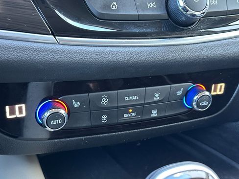 Used 2021 Buick Enclave Essence w/ Sound and Sites Package image 22