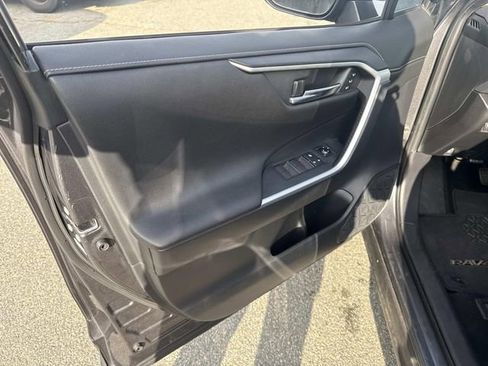 Used 2019 Toyota RAV4 Limited image 19