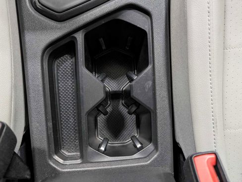 Used 2019 Volkswagen Tiguan SE image 26