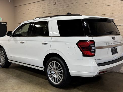 Used 2022 Ford Expedition Platinum AWD/4WD image 5
