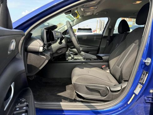 Used 2021 Hyundai Elantra SE FWD image 13