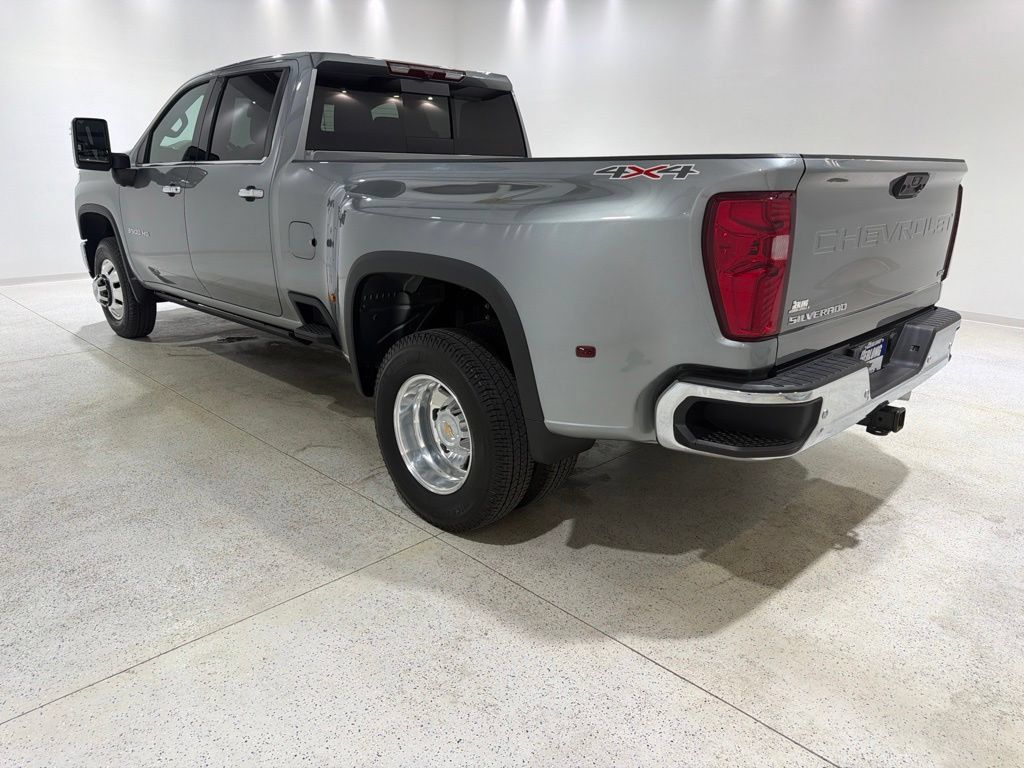 Used 2025 Chevrolet Silverado 3500 LTZ w/ LTZ Plus Package AWD/4WD image 3