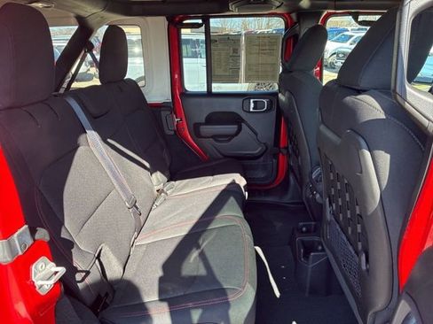 Used 2022 Jeep Wrangler Unlimited Rubicon w/ Cold Weather Group image 32