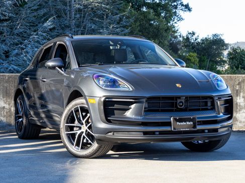 Certified 2025 Porsche Macan image 6