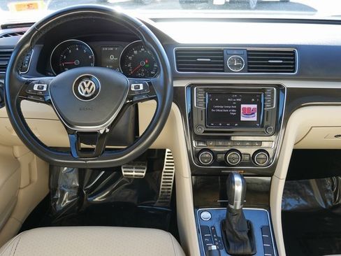 Used 2019 Volkswagen Passat 2.0T SE R-Line image 17