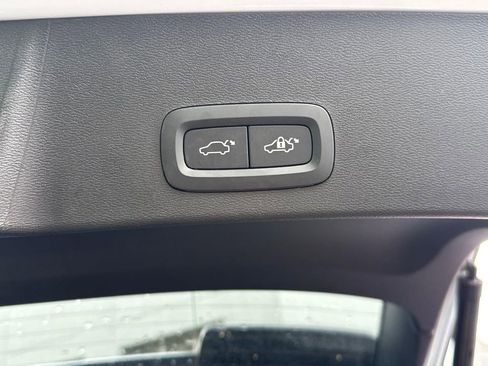 Certified 2024 Volvo XC40 B5 Ultimate w/ Protection Package Premier AWD/4WD image 5