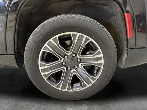 Used 2024 Jeep Wagoneer Series II w/ Flexible Seating Group image 32