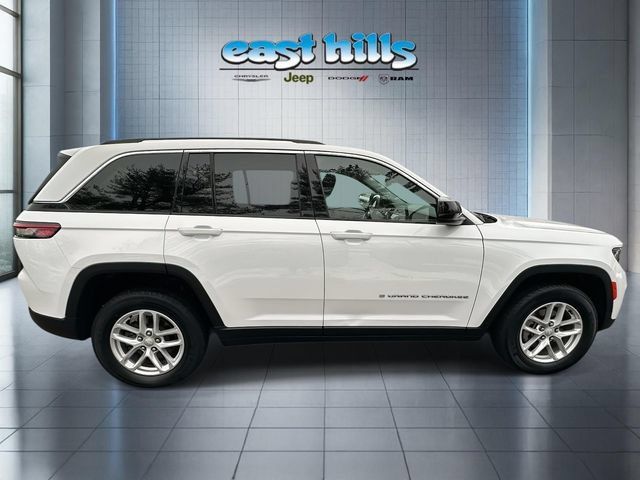 Certified 2024 Jeep Grand Cherokee Laredo X AWD/4WD image 2