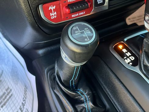 Used 2022 Jeep Wrangler Unlimited Rubicon 4xe w/ Cold Weather Group AWD/4WD image 23