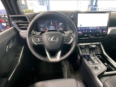 Used 2024 Lexus GX 550 w/ Accessory Package (2T) AWD/4WD image 18