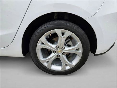 Used 2017 Chevrolet Cruze Premier FWD image 21