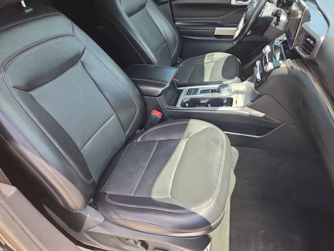 Used 2021 Ford Explorer Limited w/ Equipment Group 301A RWD image 22