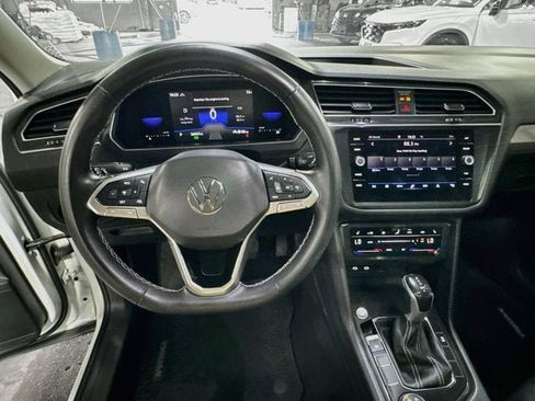 Used 2022 Volkswagen Tiguan SE AWD/4WD image 10