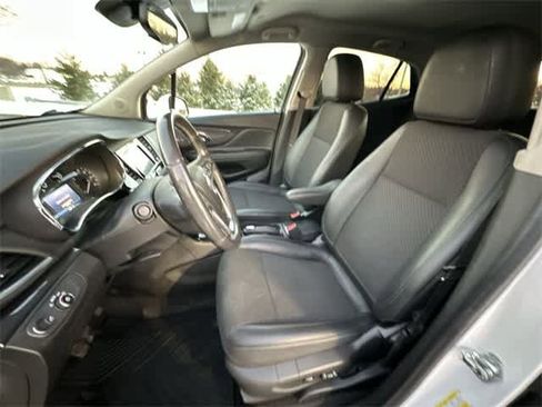 Used 2022 Buick Encore Preferred w/ Safety Package image 16