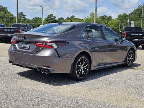 Used 2024 Toyota Camry SE FWD image 8