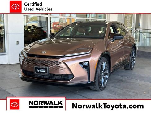Certified 2025 Toyota Crown Signia AWD/4WD image 1