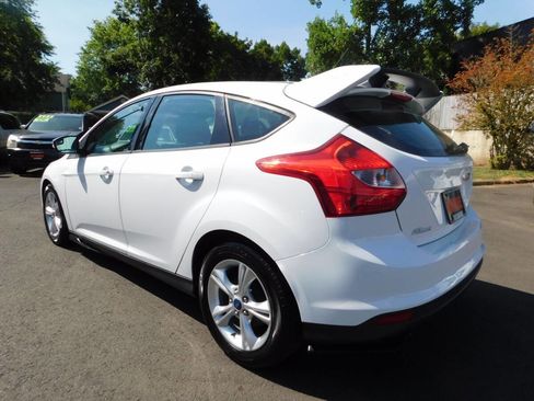 Used 2014 Ford Focus SE w/ SE Winter Package image 3