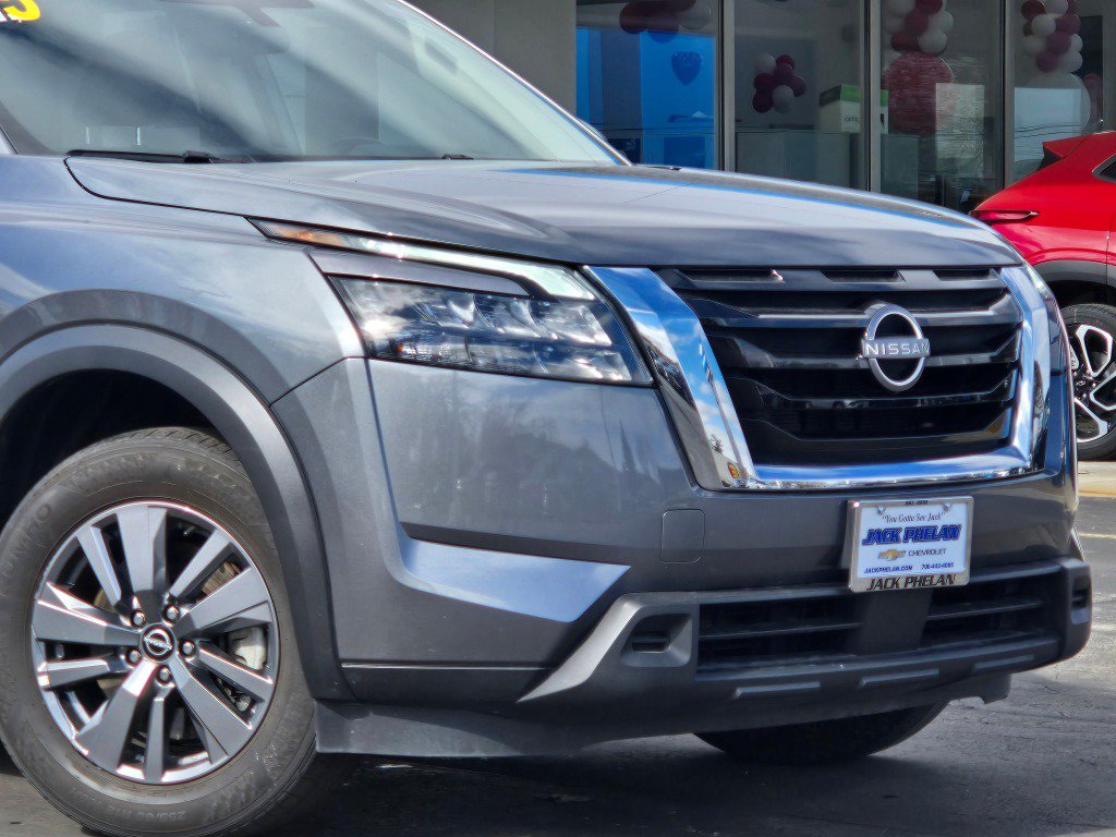 Used 2025 Nissan Pathfinder SV AWD/4WD image 3
