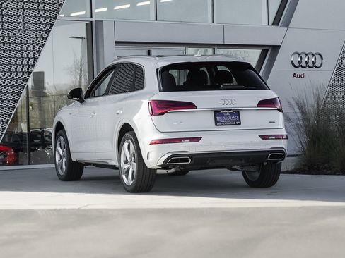 Certified 2025 Audi Q5 2.0T Premium Plus w/ Premium Plus Package image 4