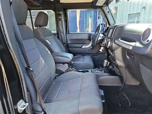 Used 2012 Jeep Wrangler Unlimited Sahara image 22